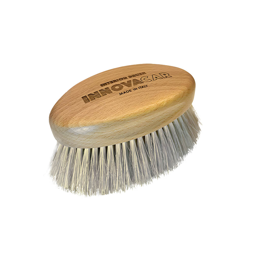 INTERIOR BRUSH DI INNOVACAR SPAZZOLA PER PULIZIA INTERNI E MOQUETTE AUTO